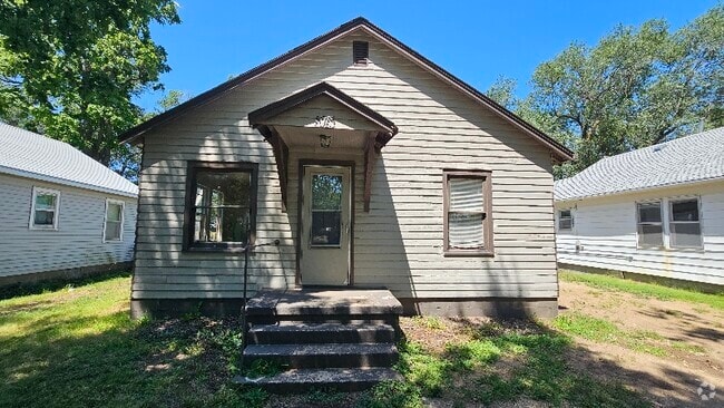 Building Photo - 1015 N Tenth St Rental