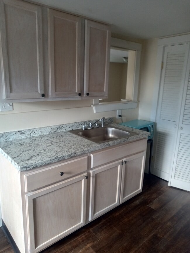 Building Photo - 29 E Walnut St Unit 2 bedroom Rental