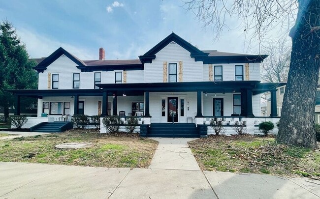 Photo - 517 W Maple Ave House