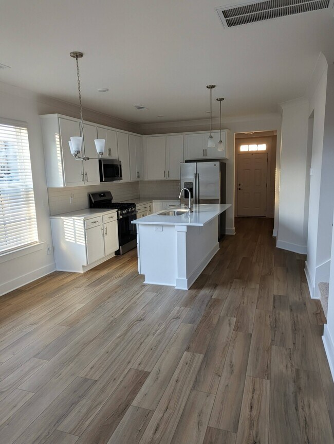 Photo - 600 Wetherbrooke Way