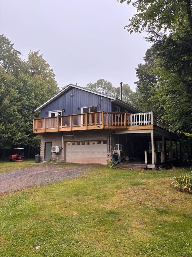 Building Photo - Peaceful Retreat 10 Acres - 20 min to Mqt Rental