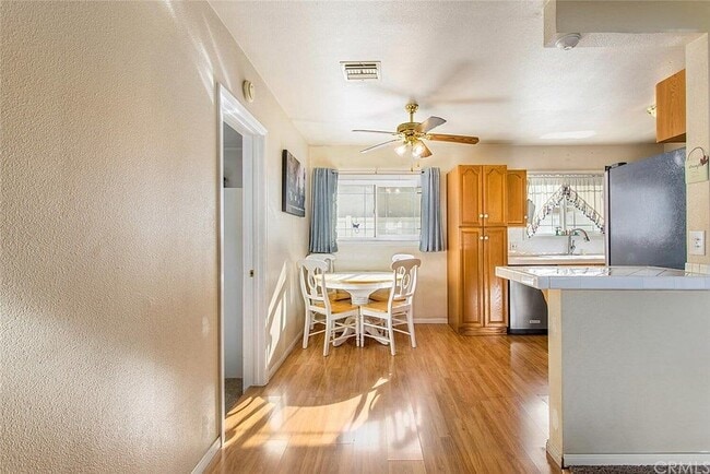 Photo - 581 W 29th St