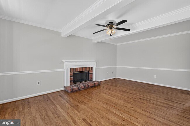 811 Chatsworth Dr