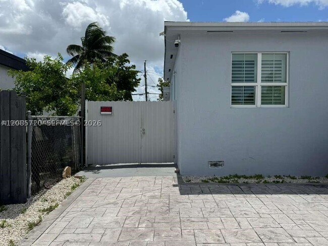 230 E 56th St Unit A