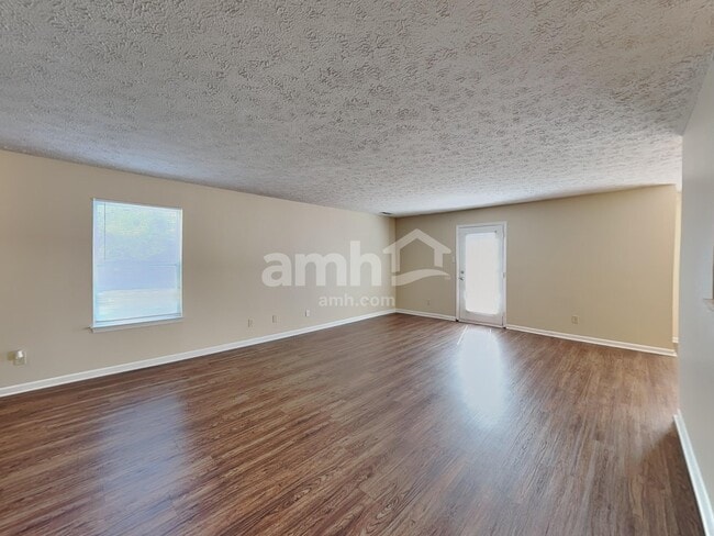 Photo - 2092 Meadowlark Ln