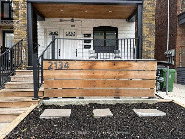 Photo - 2134 Dundas St W