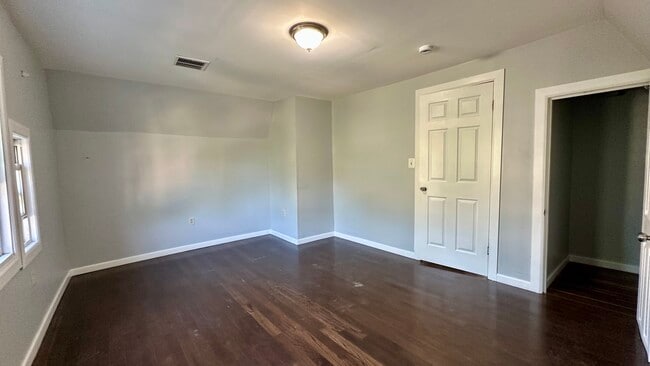 Building Photo - 131 S 13th St Unit 3 Rental
