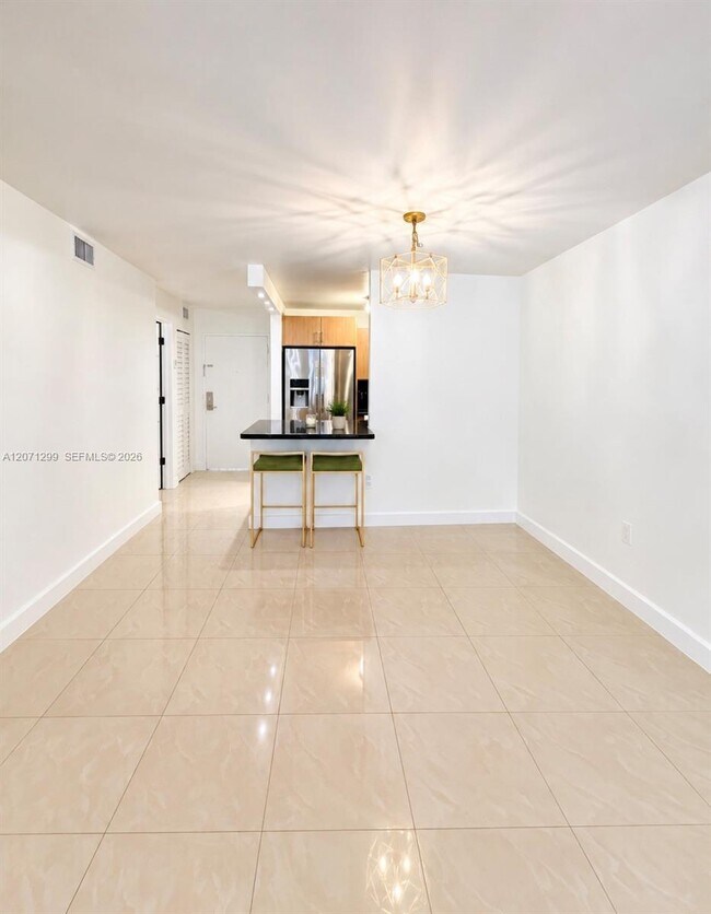 Photo - 605 NW 72nd Ave Unidad 301