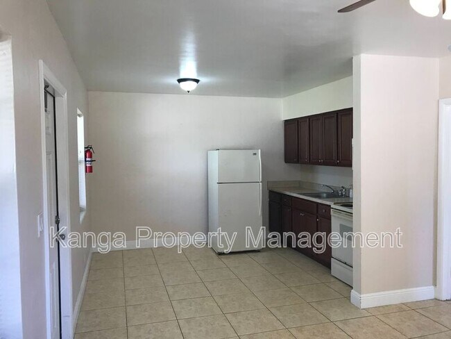 Photo - 4820 Maine St Unidad #2