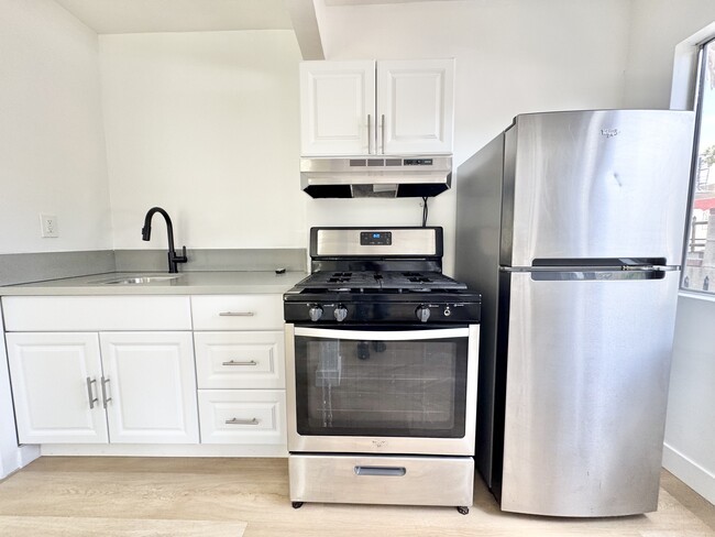 Building Photo - 1431 N Hobart Blvd Unit 141 Rental
