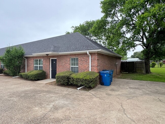 Photo - 800 W Main St
