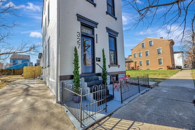 Building Photo - 327 E M.L.K. Jr. Blvd Unit 1 327 E Martin Luther King Jr Blvd Rental