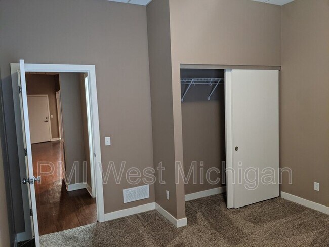 Photo - 620 S Broadway St Unidad 10