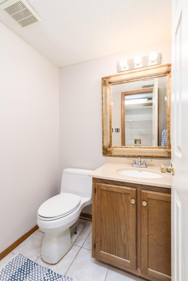 Photo - 1614 Mariah Way E
