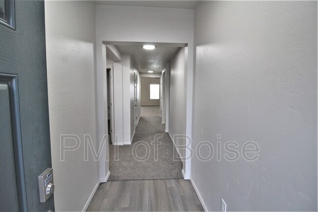 Photo - 19571 Newhall Pl