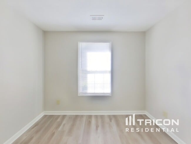 Photo - 910 S Shore Ct