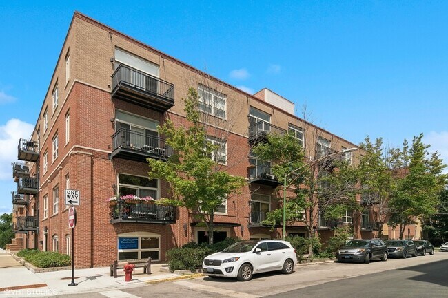 Building Photo - 2806 N Oakley Ave Unit 408