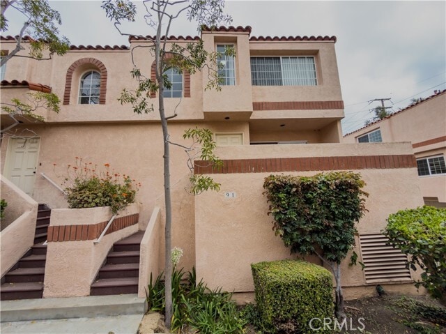 Building Photo - 3101 Plaza del Amo