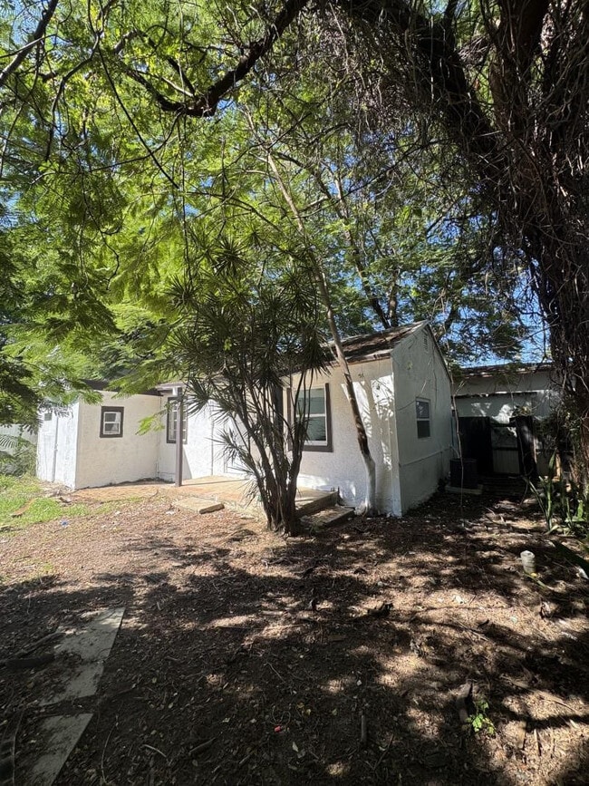 Building Photo - 261 NW 81st St. Unit B