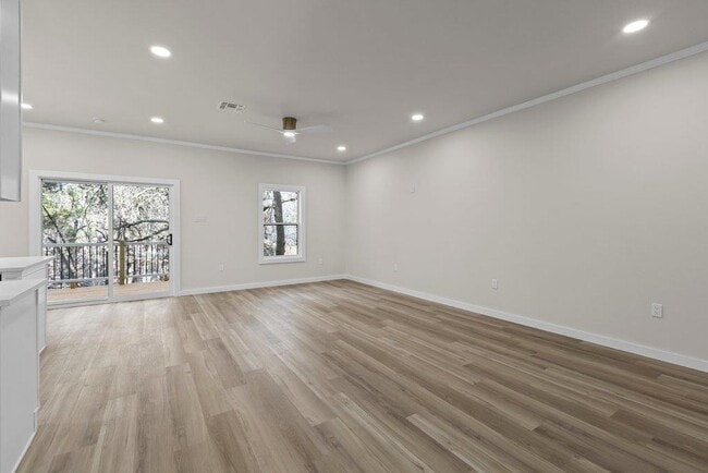 Photo - 30 Wood Glen Dr