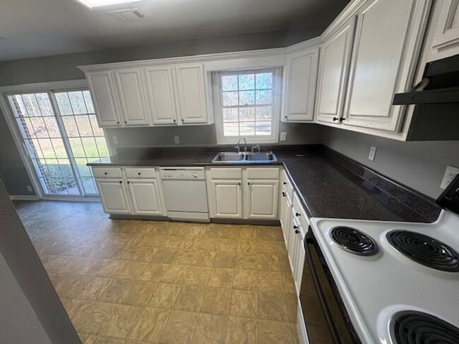 Photo - 1858 Cannonville Rd