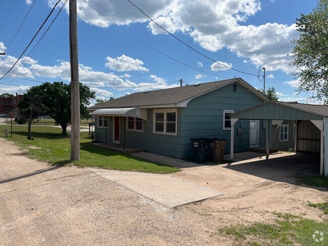 Building Photo - 2-3062 N Main St Rental