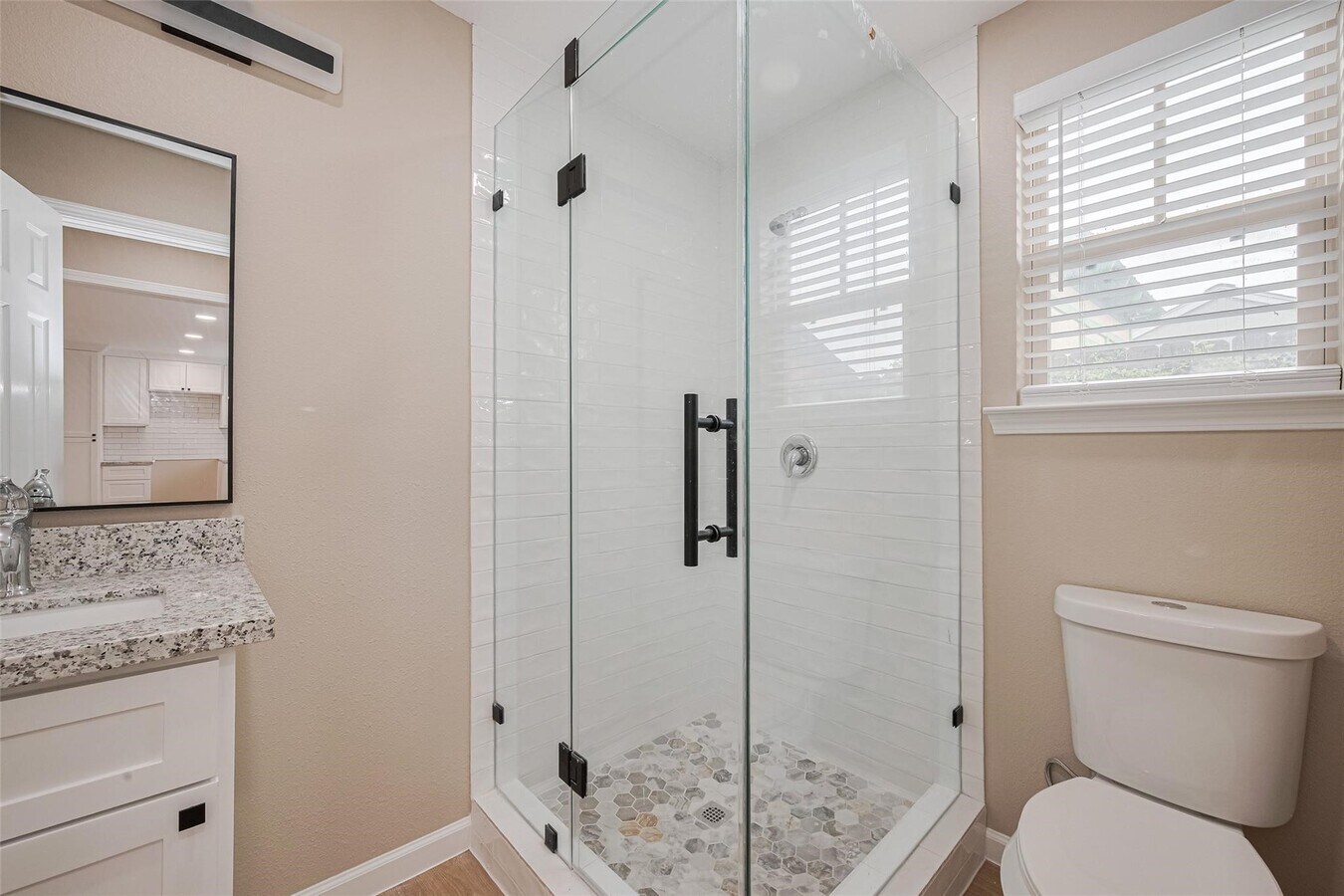 Photo - 2516 Craigmont St