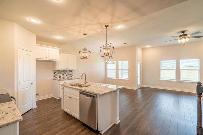 Photo - 8202 Grant Ln