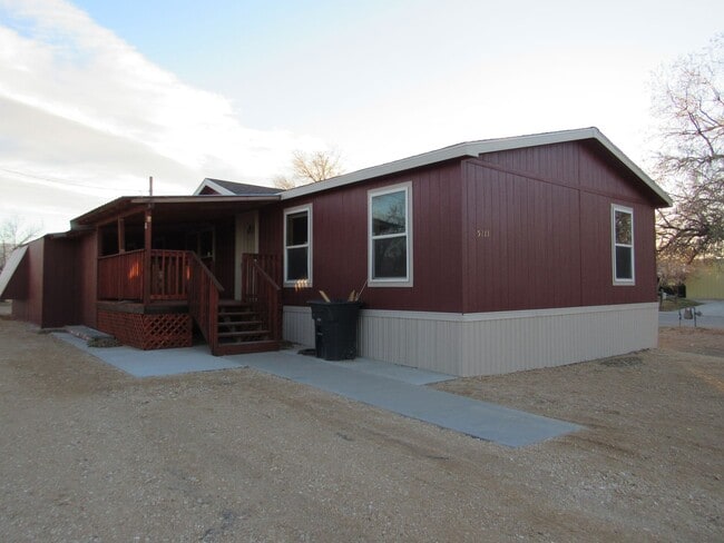 Building Photo - Amazing Doublewide 4 bed 2 bath.