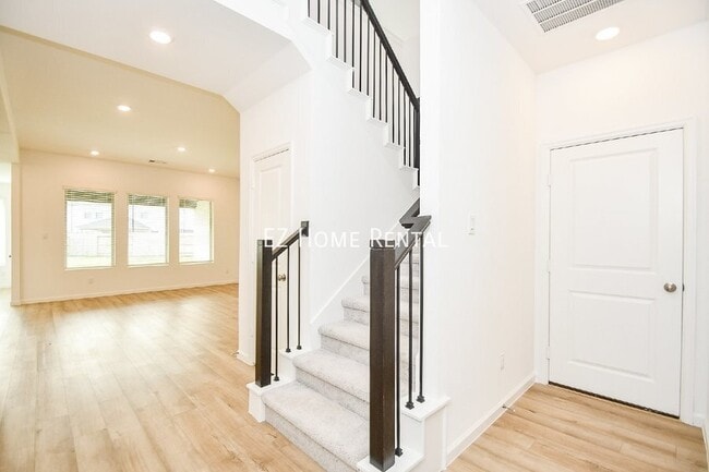 Photo - 5624 Forest Cove Drive