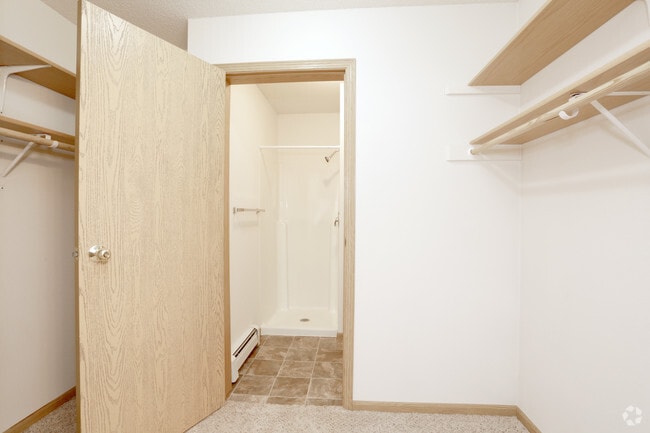 2 Bedroom - Master Closet