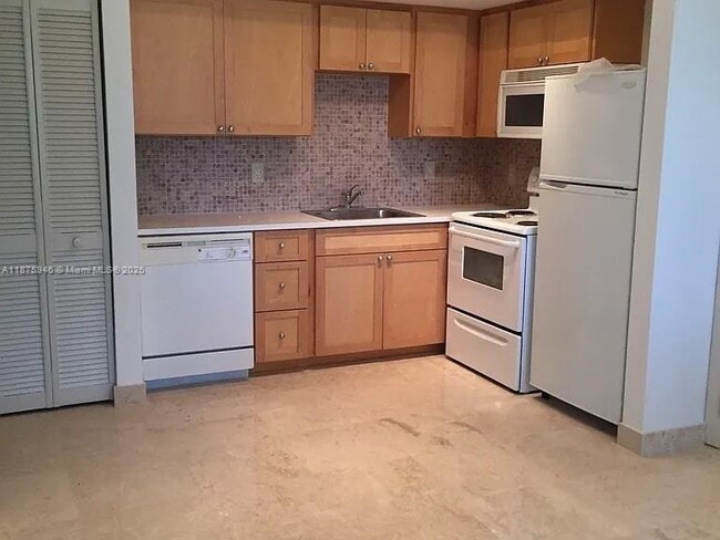 Photo - 2630 SW 28th St Unit 8