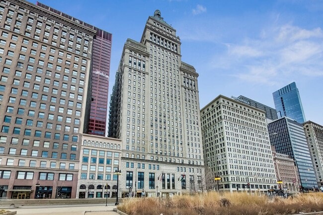 Building Photo - 310 S Michigan Ave Unit 2800