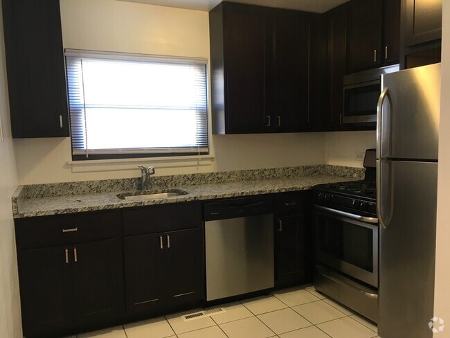 Building Photo - 1942 Linden Ave Unit 1A Rental