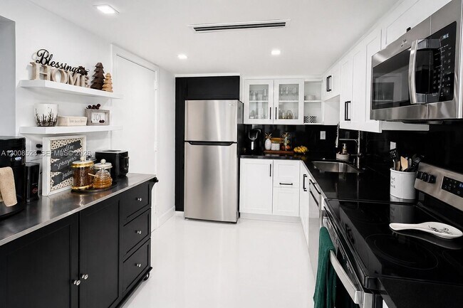 Photo - 300 Bayview Dr Unit PH11