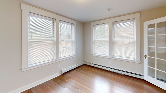 Photo - 335 John St Unit 2
