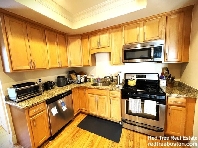 Photo - 27 Lothrop St Unit 2