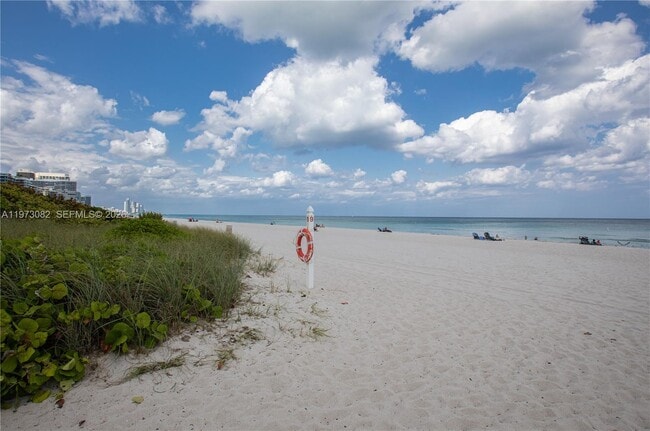 Building Photo - 9172 Collins Ave Unit 312