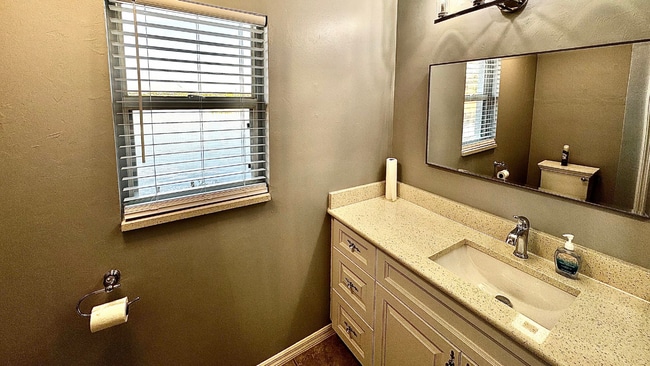 Photo - 544 SE 5th Ave