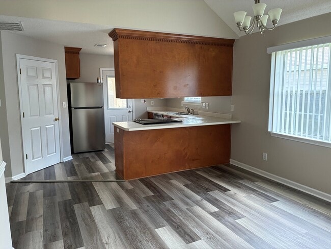 Photo - 301 Strawbridge Ln