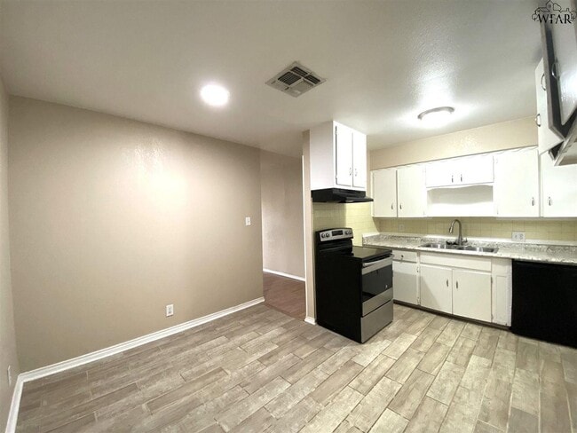 Photo - 1442 Deville St