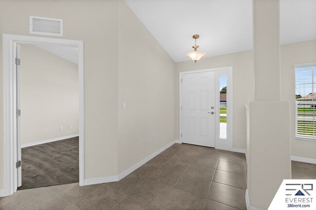 Photo - 10 Lysander Ln