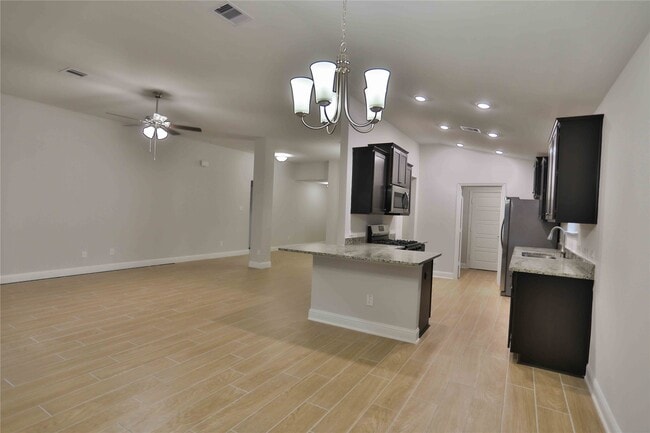 Building Photo - 300 Terra Vis Cir