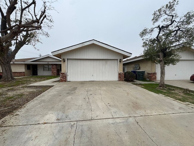 Building Photo - 210 Douglas St Unit A