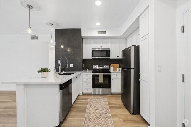 2BR, 2BA - 1,112SF - Kitchen