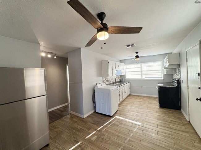 1504 Red Fox Rd