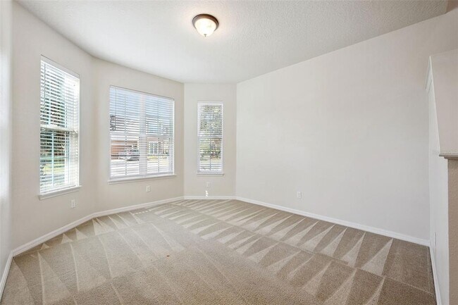 Photo - 1310 Oakcrest Ct