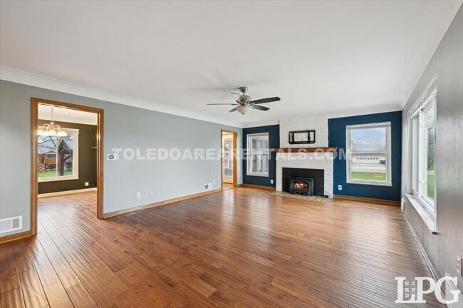 Photo - 391 Perry Dr
