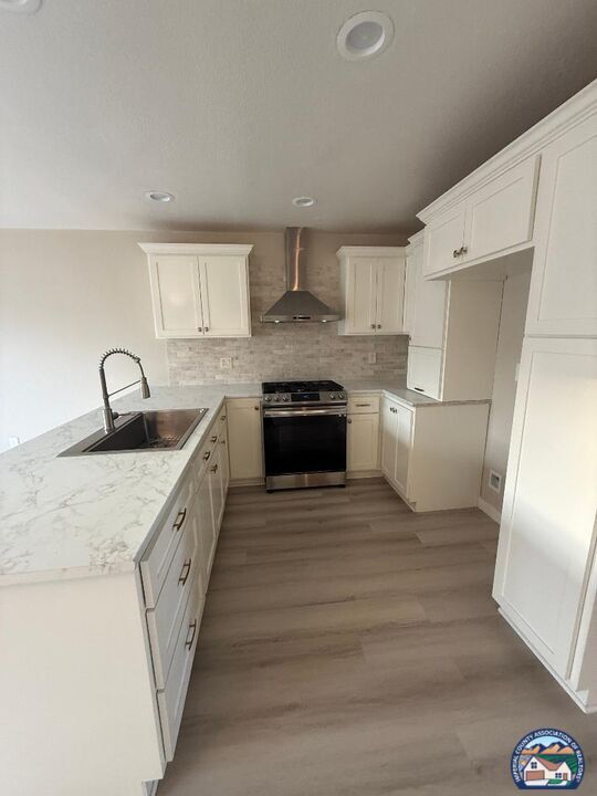 Photo - 701 E Rivera Ave