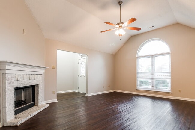 Photo - 105 Norma Carol Cove